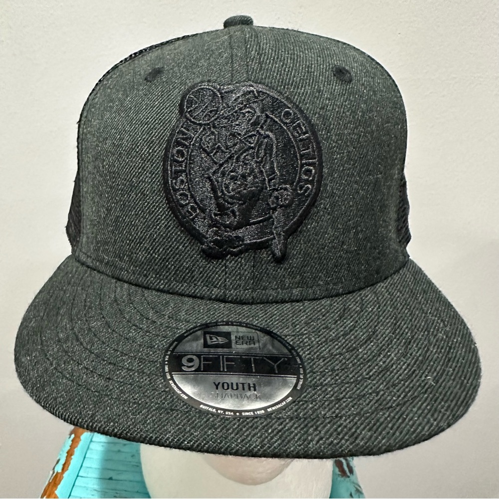 NEW Youth New Era Heathered Black Boston Celtics Trucker 9FIFTY Snapback Hat